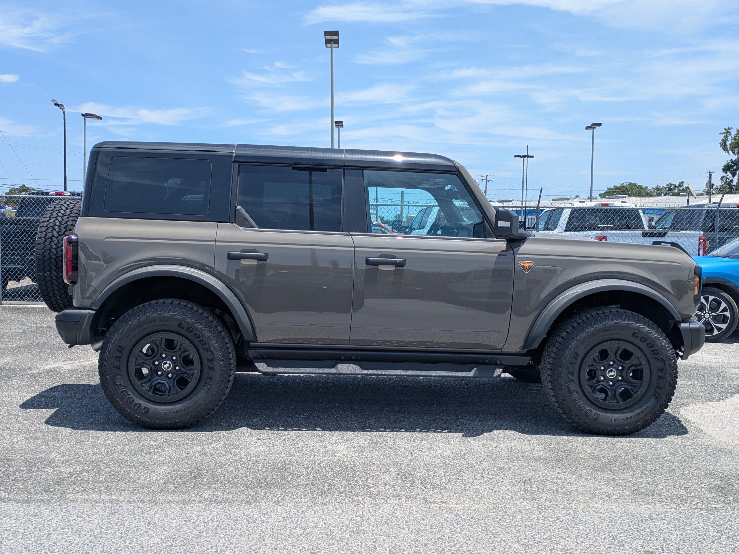 Certified 2025 Ford Bronco Badlands AWD/4WD image 3