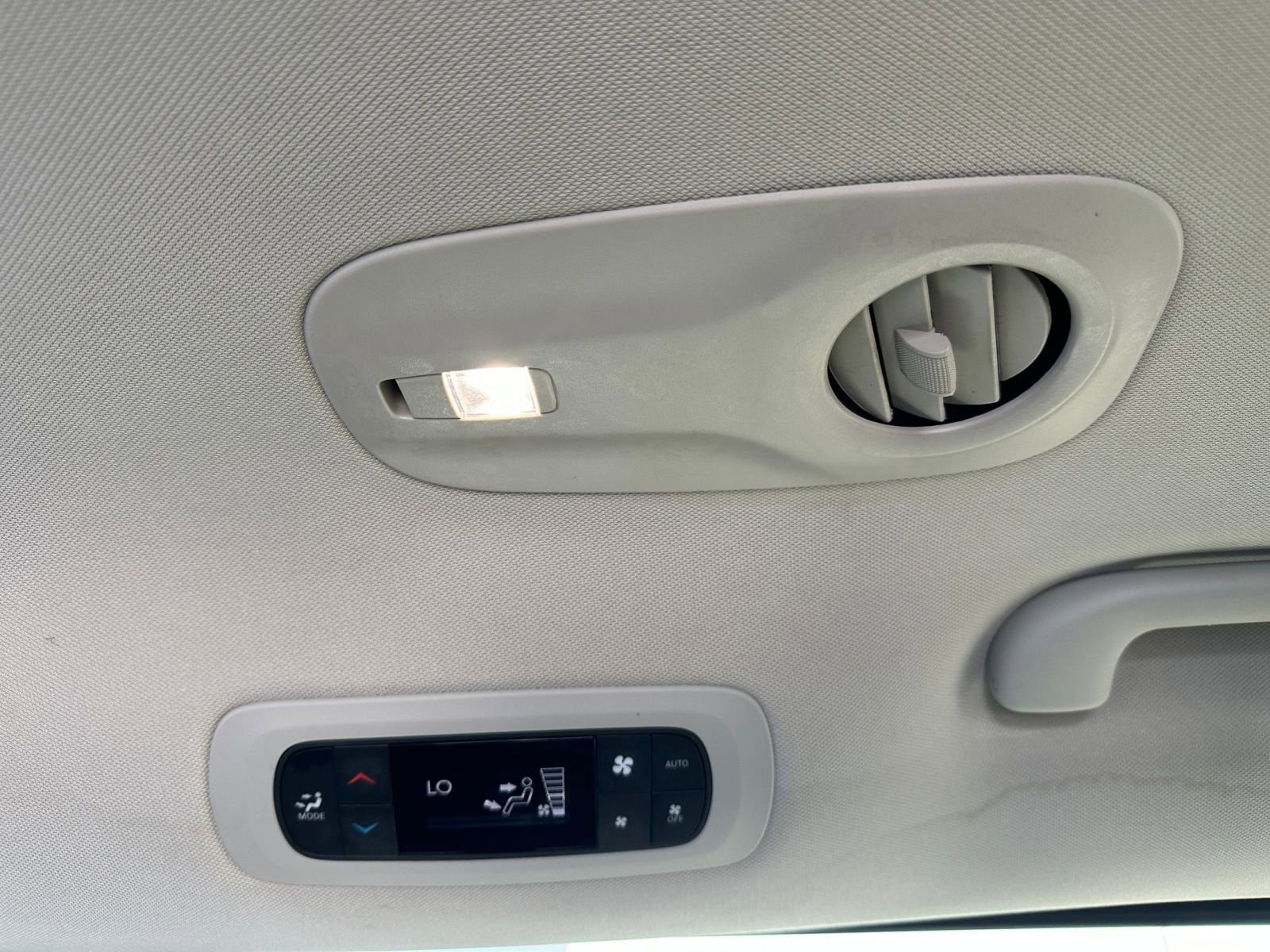 Used 2023 Chrysler Pacifica Touring-L image 23