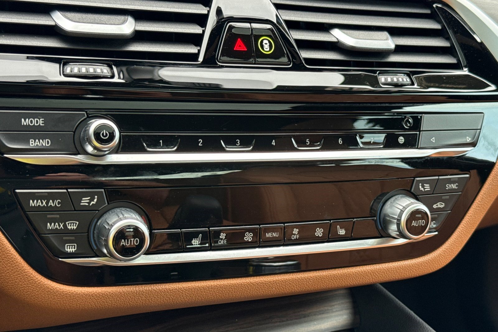 Certified 2023 BMW 530e w/ Premium Package image 26