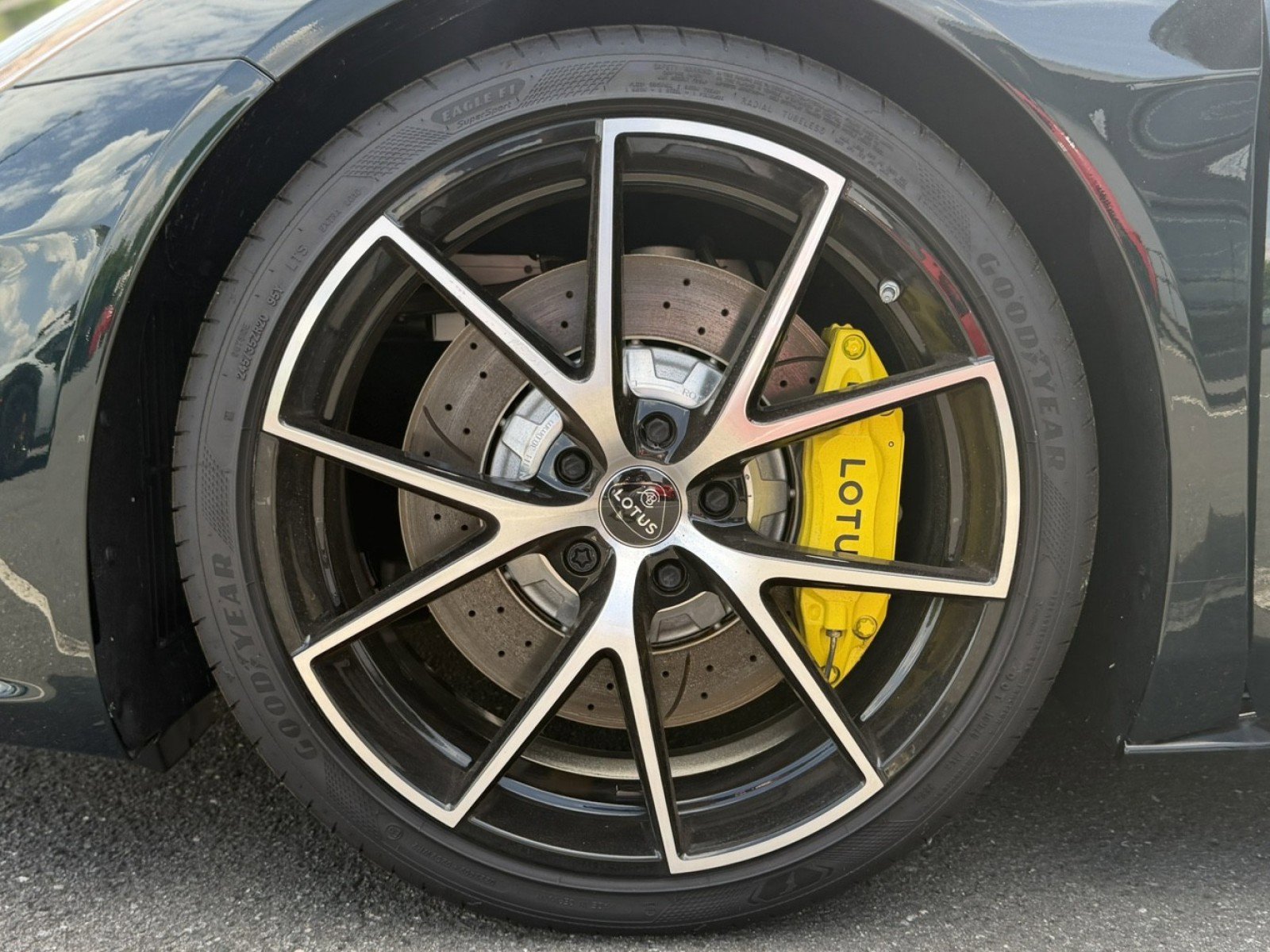 Used 2025 Lotus Emira RWD image 7