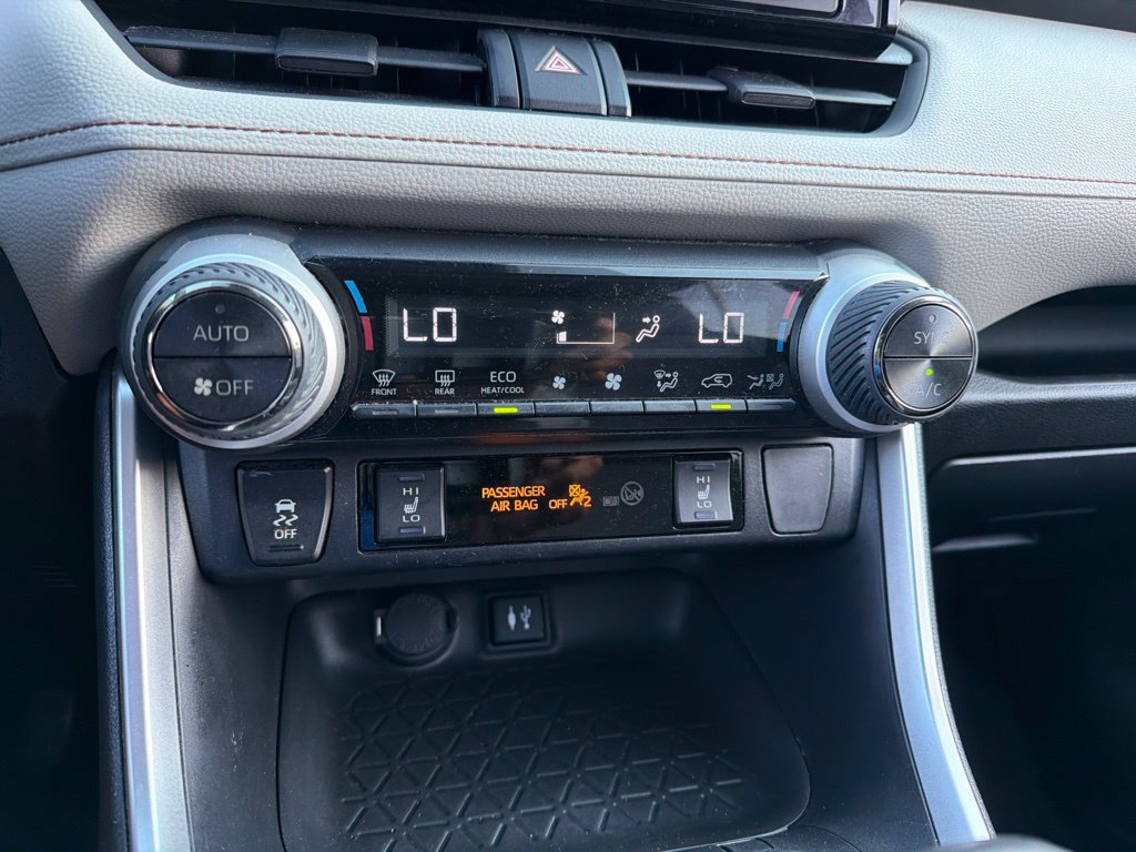Used 2019 Toyota RAV4 XLE w/ Convenience Package AWD/4WD image 12