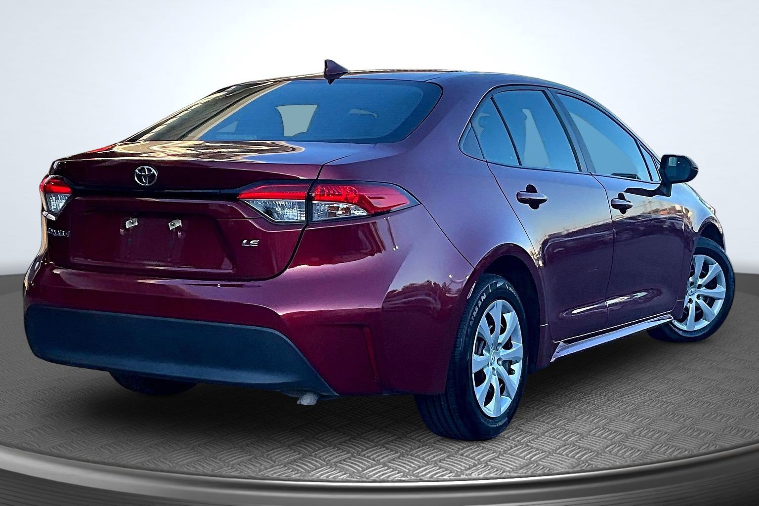 Used 2024 Toyota Corolla LE FWD image 5