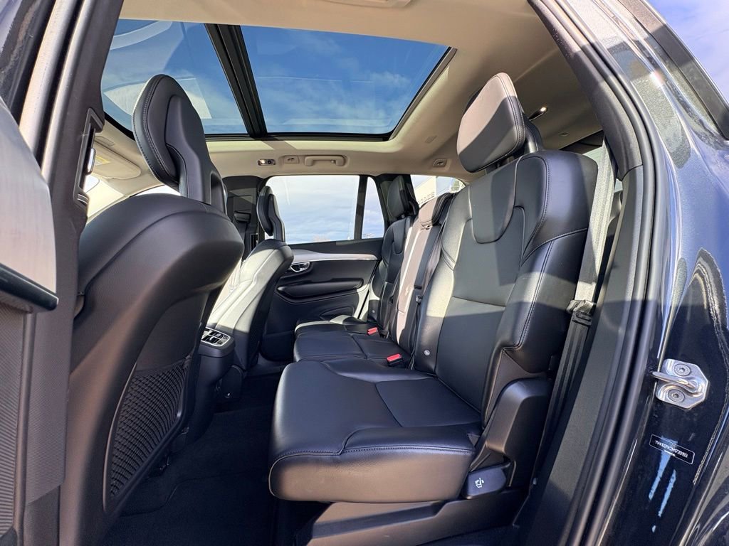 Used 2021 Volvo XC90 T5 Momentum w/ Advanced Package image 3