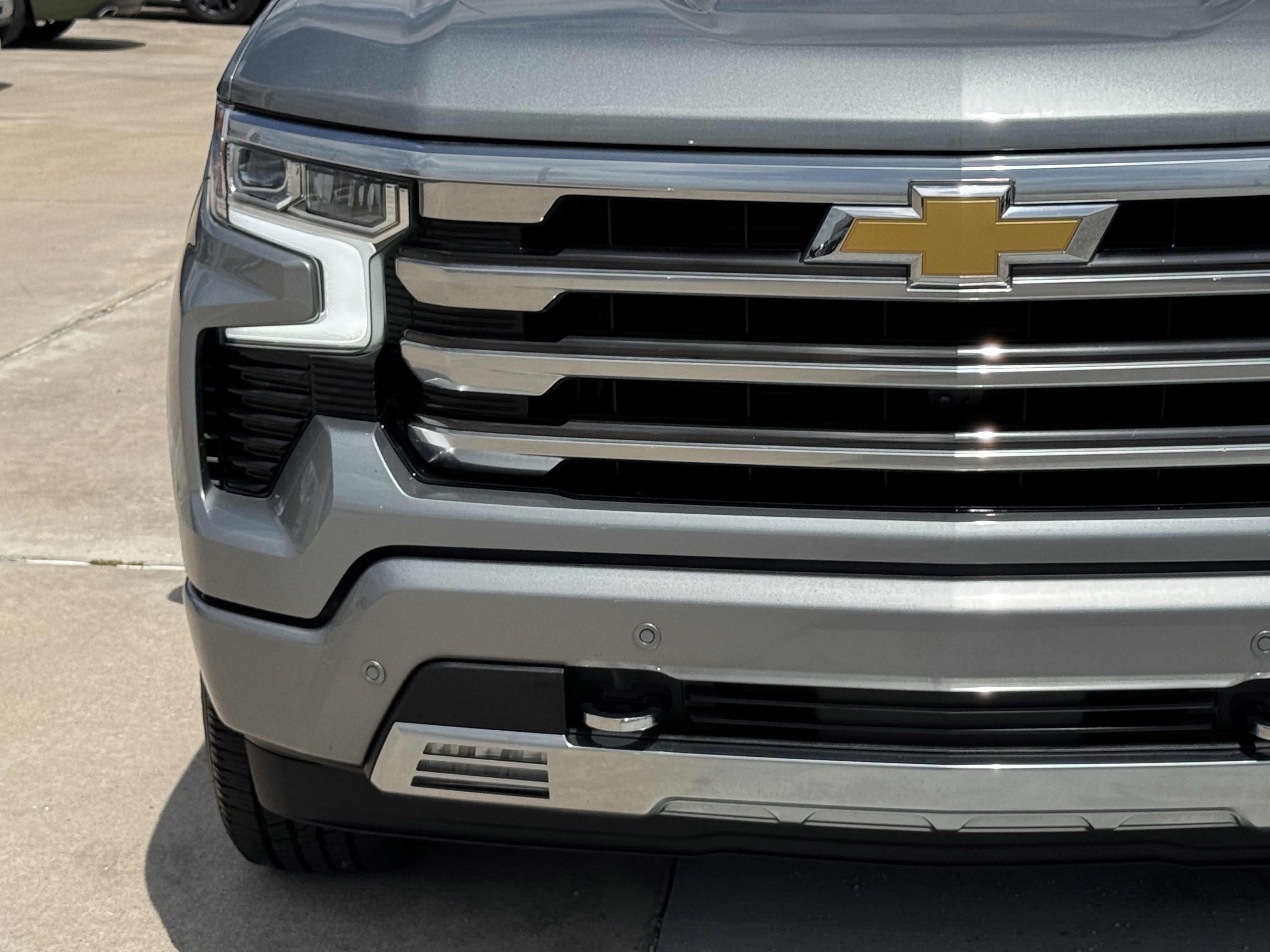 Used 2024 Chevrolet Silverado 1500 High Country w/ Technology Package AWD/4WD image 6