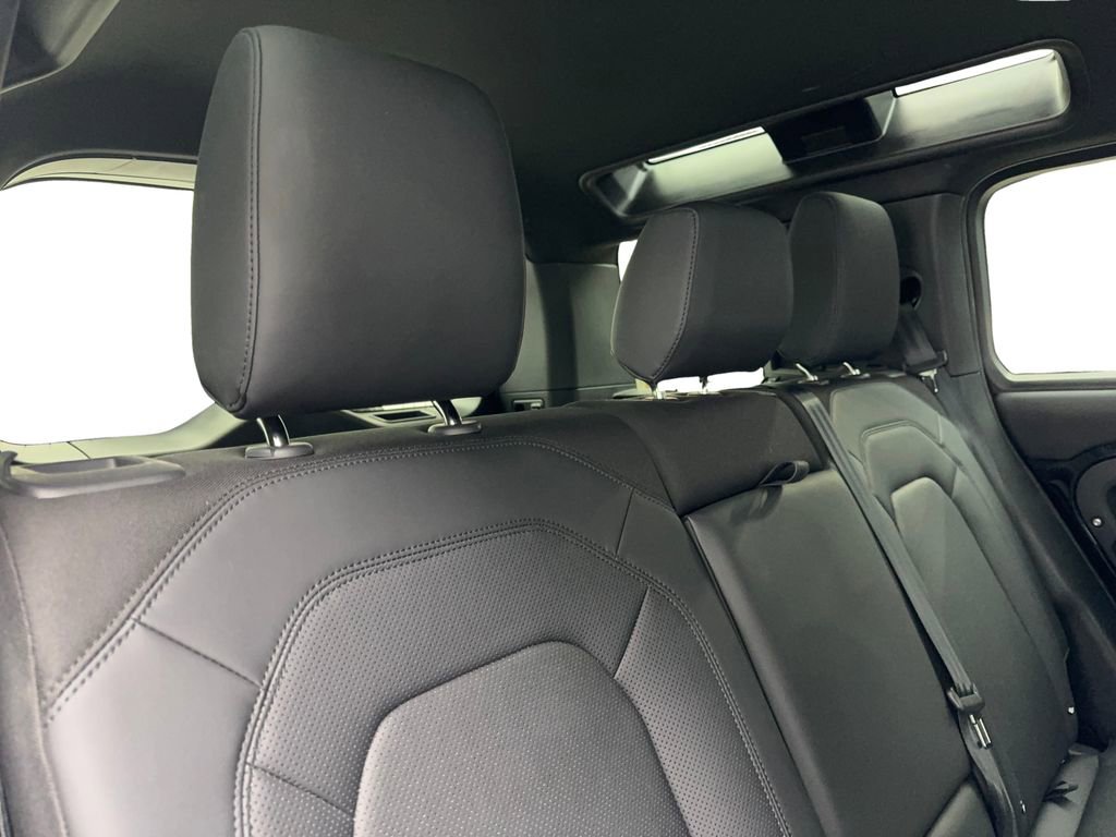 Used 2025 Land Rover Defender 110 S image 38