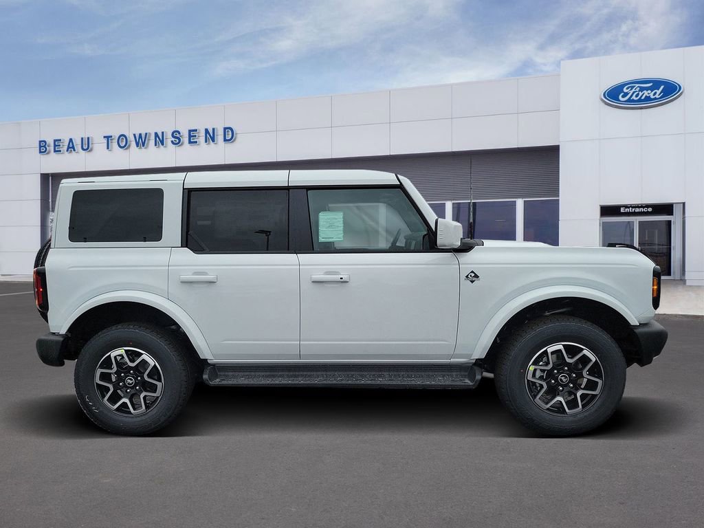 New 2025 Ford Bronco Outer Banks image 3