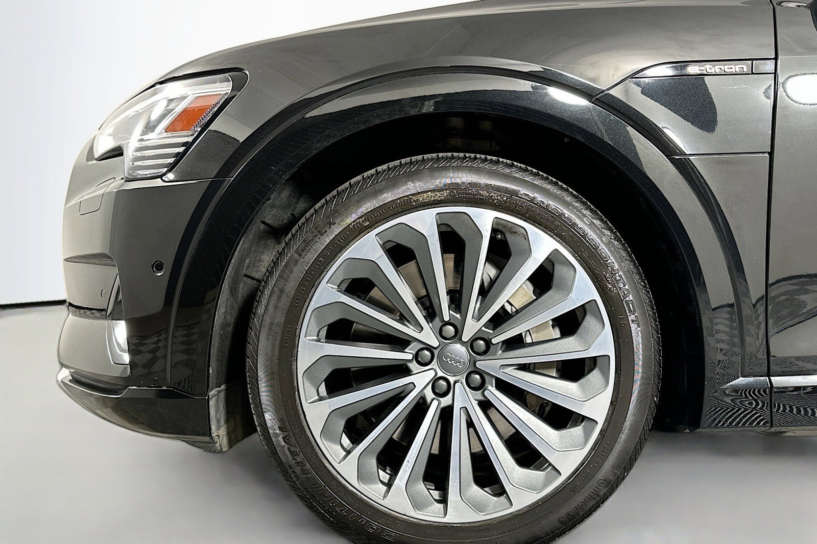 Used 2019 Audi e-tron Prestige w/ Prestige Package image 12