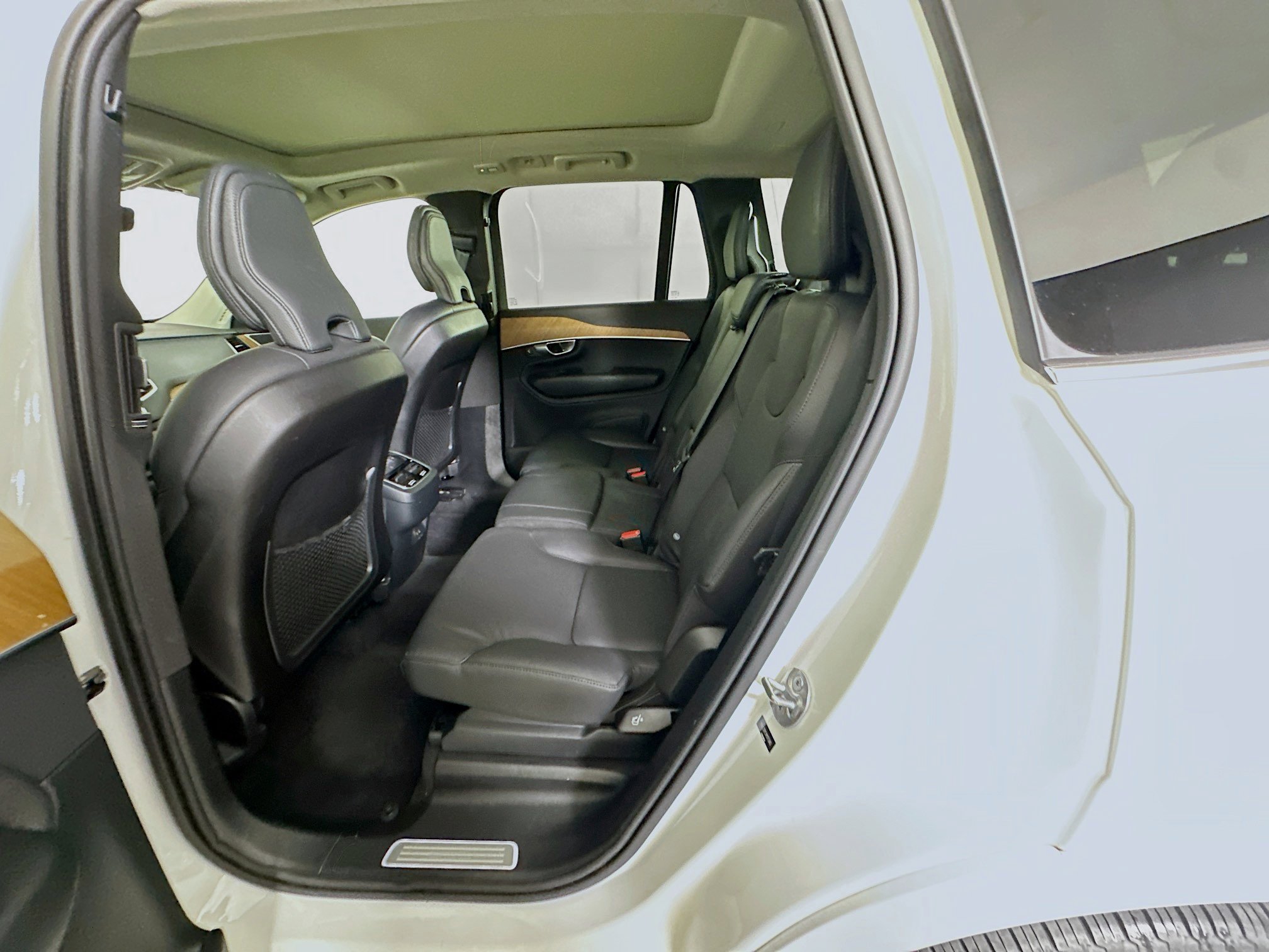Used 2024 Volvo XC90 B5 Plus image 29