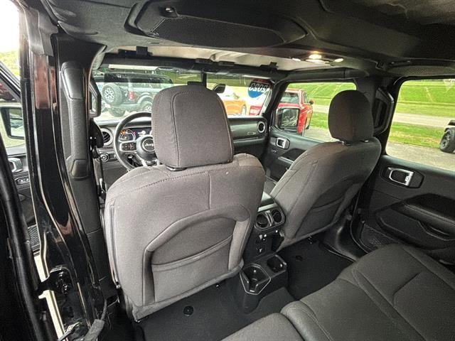 Used 2023 Jeep Wrangler Unlimited Sahara w/ Cold Weather Group AWD/4WD image 28