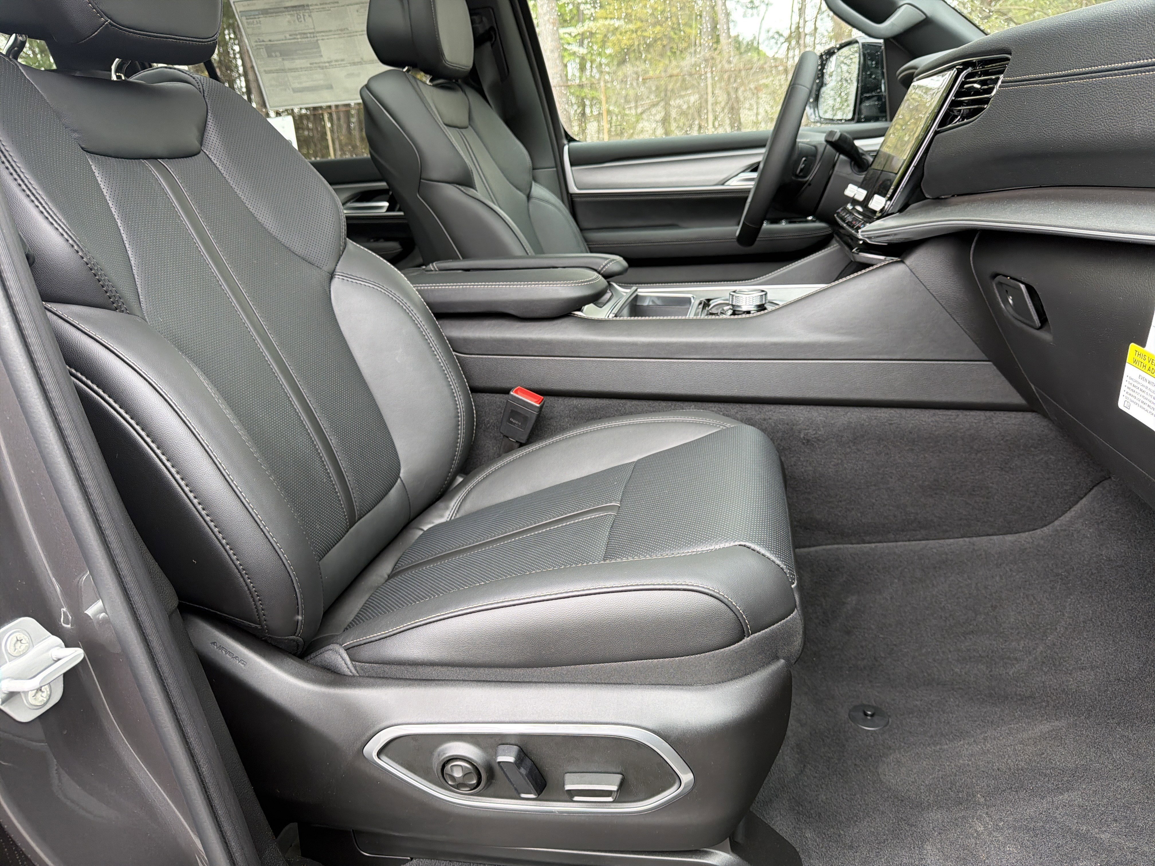 New 2026 Jeep Grand Wagoneer L 2WD w/ Premium Group I image 16