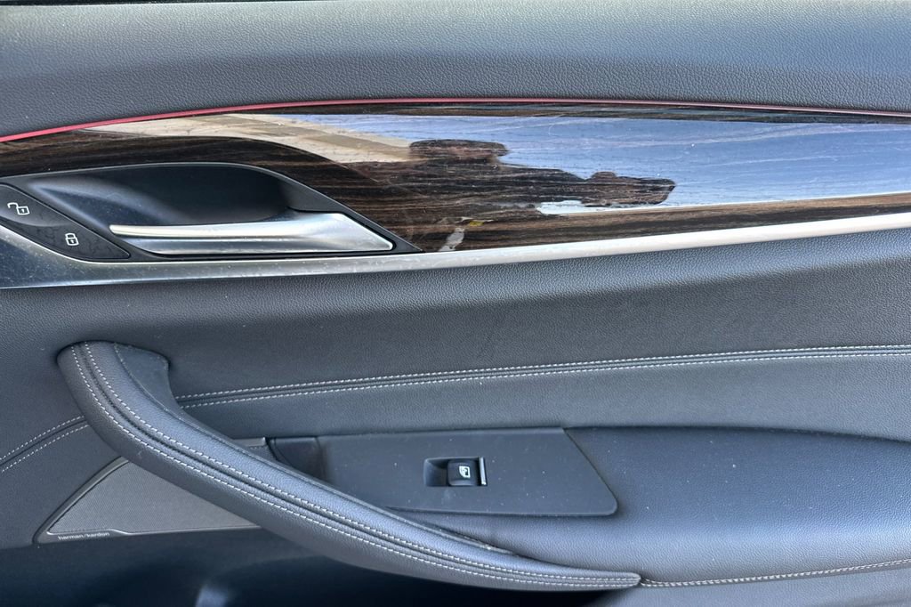 Used 2023 BMW 530e w/ M Sport Package image 18