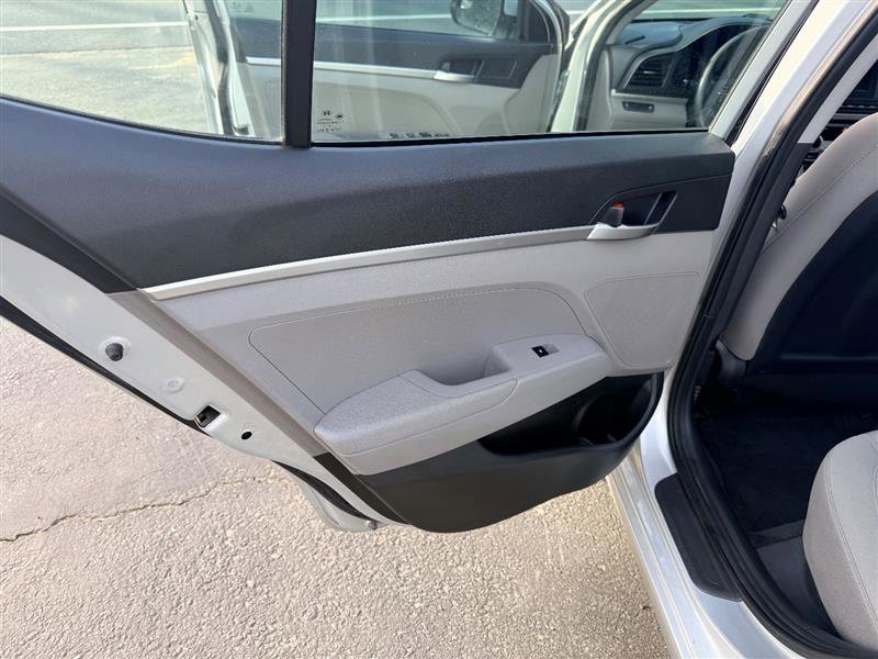 Used 2019 Hyundai Elantra SE image 12