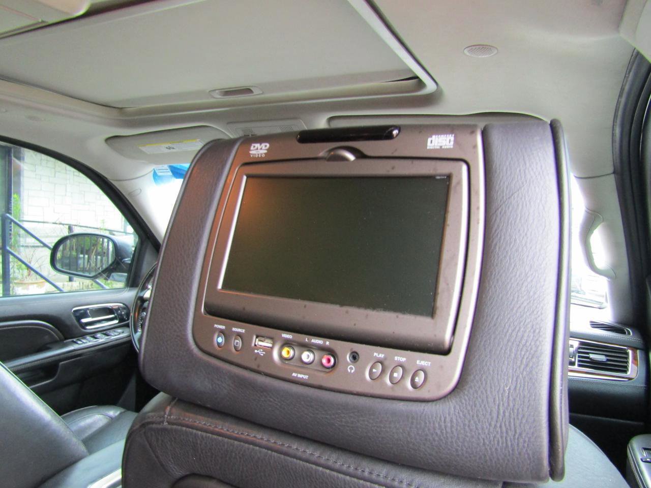 Used 2013 Cadillac Escalade Platinum RWD image 17