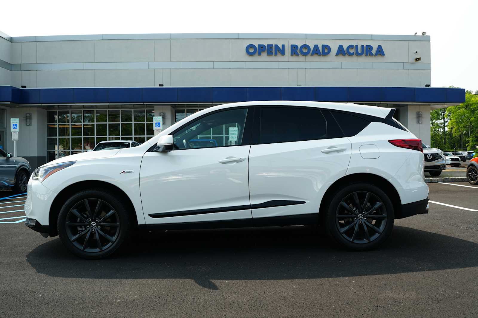 Certified 2025 Acura RDX w/ Advance Package AWD/4WD image 4