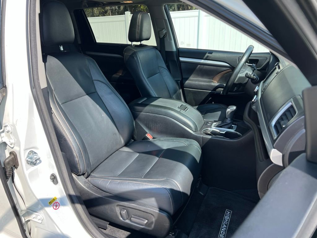 Used 2017 Toyota Highlander XLE image 22