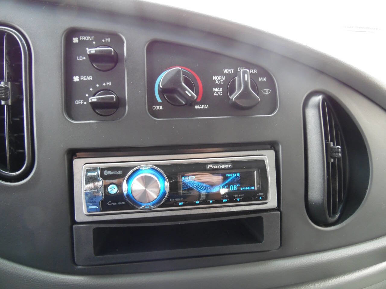 Used 2004 Ford E-250 and Econoline 250 Extended image 35