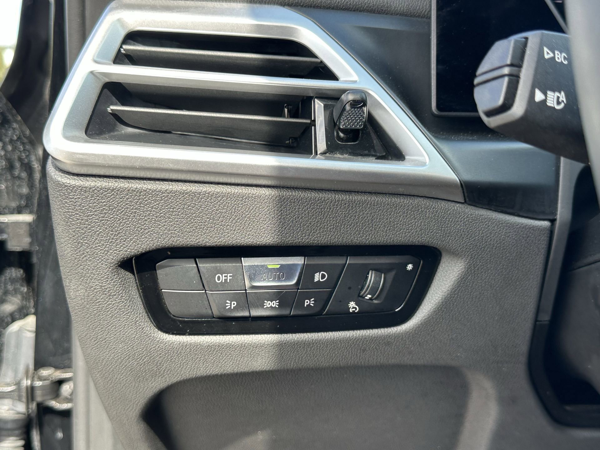 Certified 2025 BMW 330i Sedan image 31