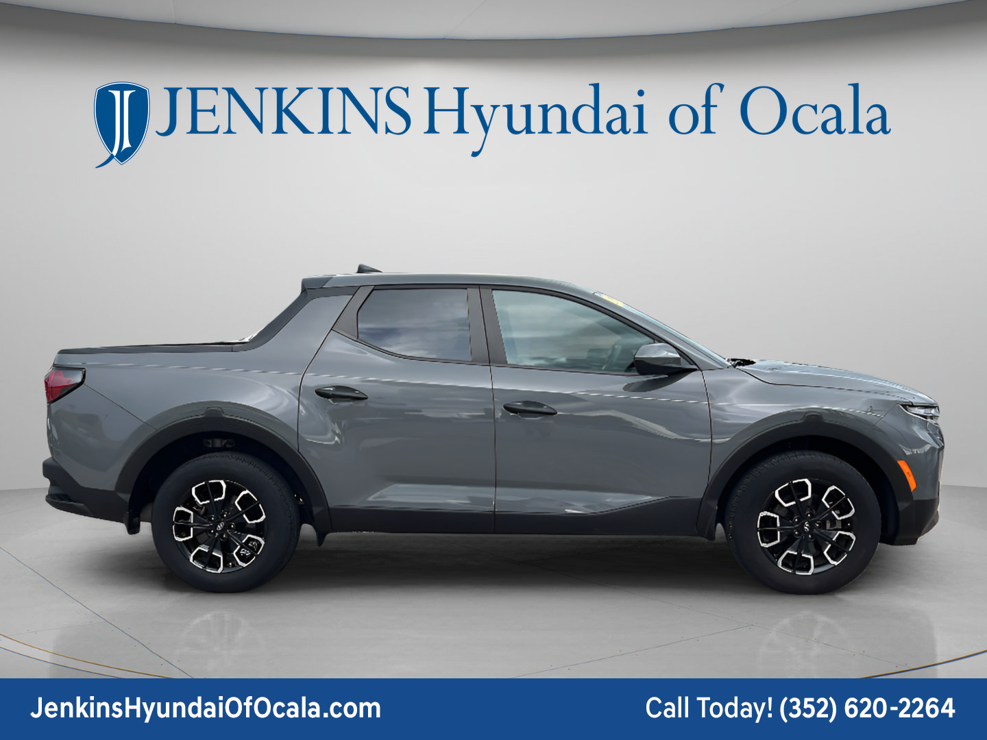 Used 2024 Hyundai Santa Cruz SE FWD image 2