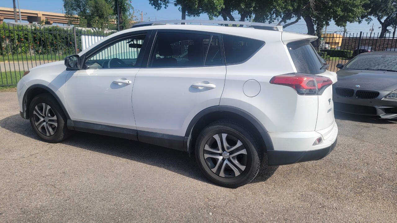 Used 2016 Toyota RAV4 LE FWD image 12