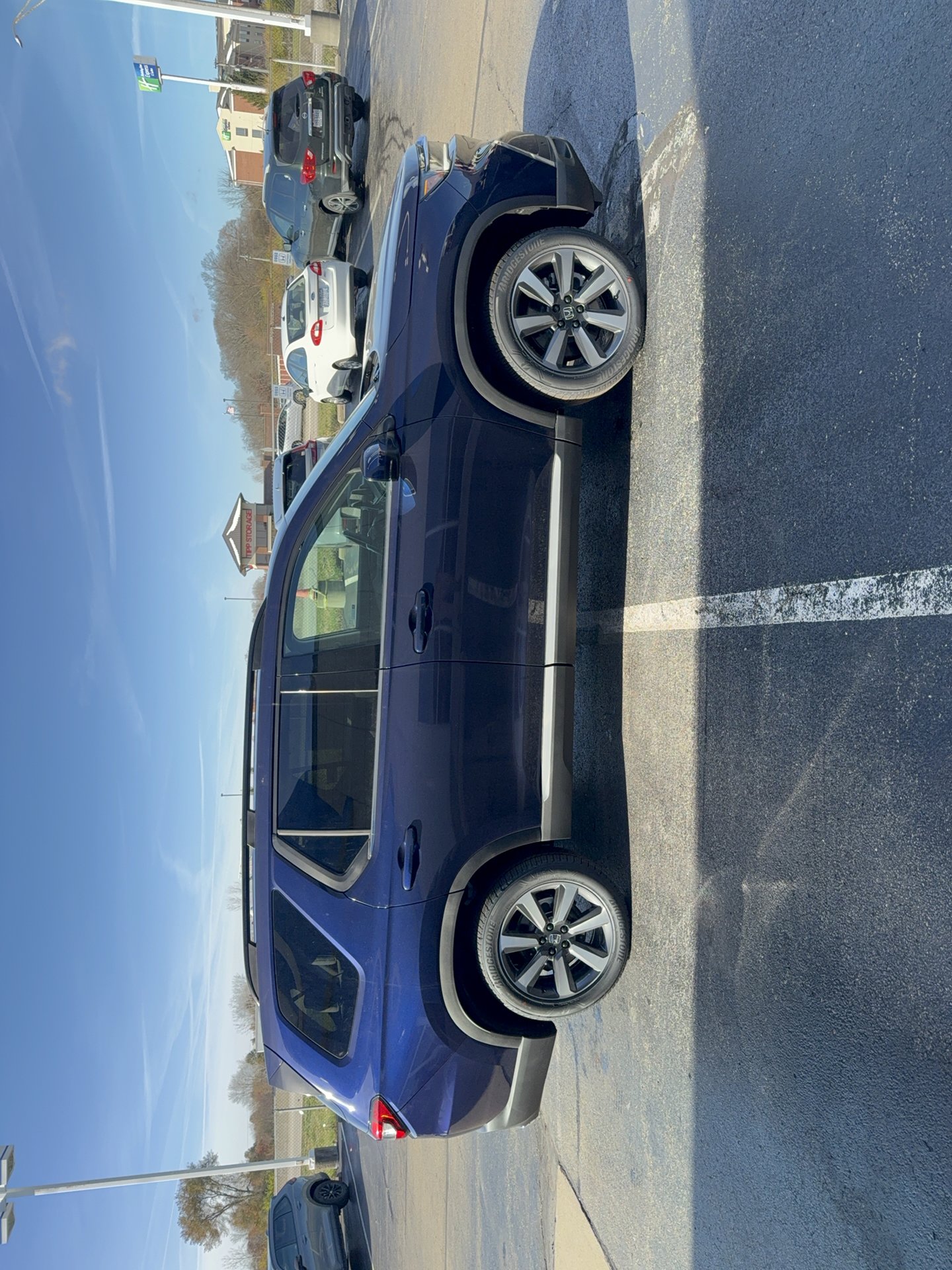 Used 2025 Honda Pilot Touring image 4