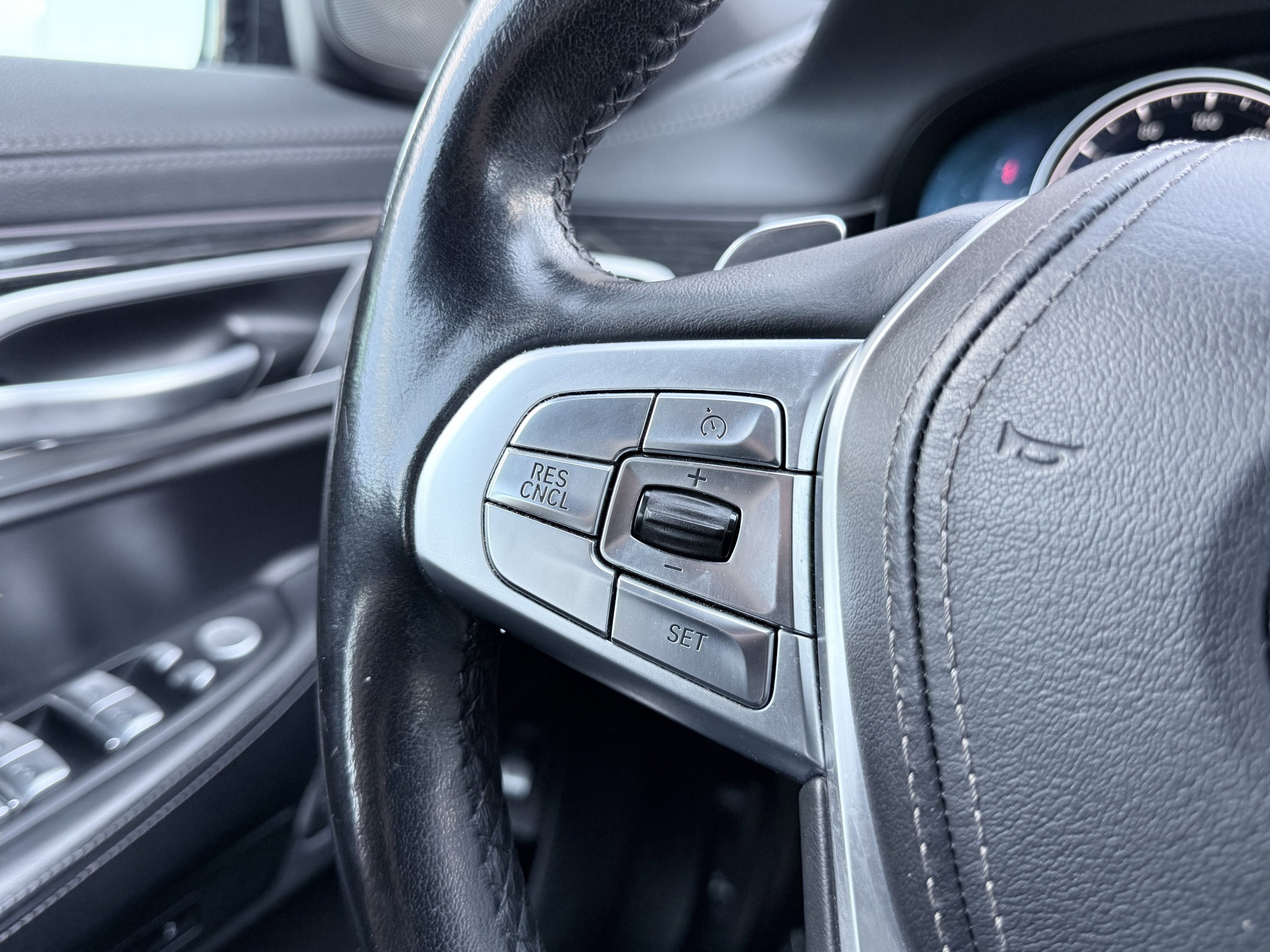 Used 2019 BMW 750i w/ M Sport Package image 48