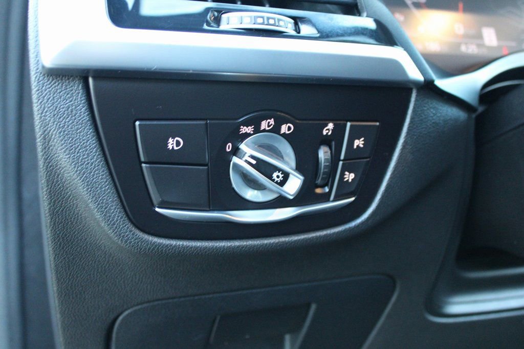 Used 2020 BMW X4 M40i w/ Driving Assistance Package image 11