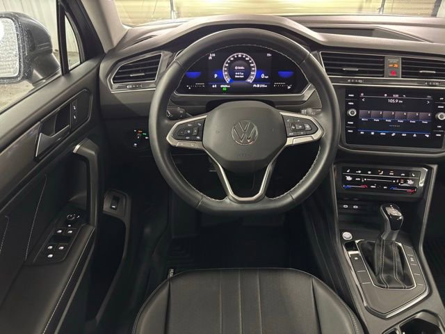 Used 2022 Volkswagen Tiguan SE image 16