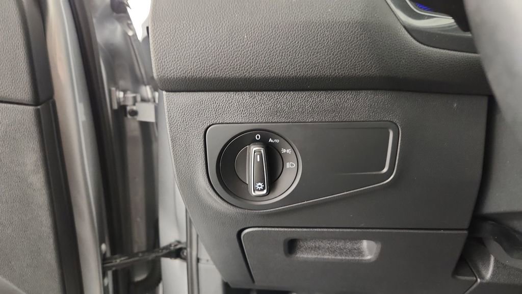 Used 2022 Volkswagen Tiguan SE AWD/4WD image 22