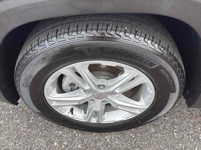 Used 2021 GMC Terrain SLE image 11