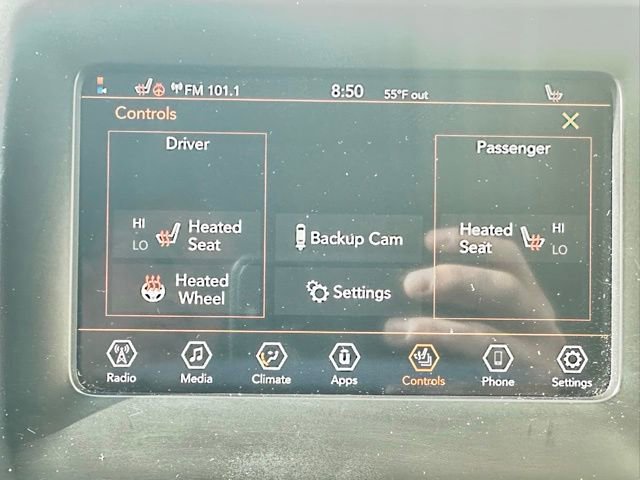 Used 2019 Jeep Cherokee Latitude Plus w/ Cold Weather Group AWD/4WD image 16