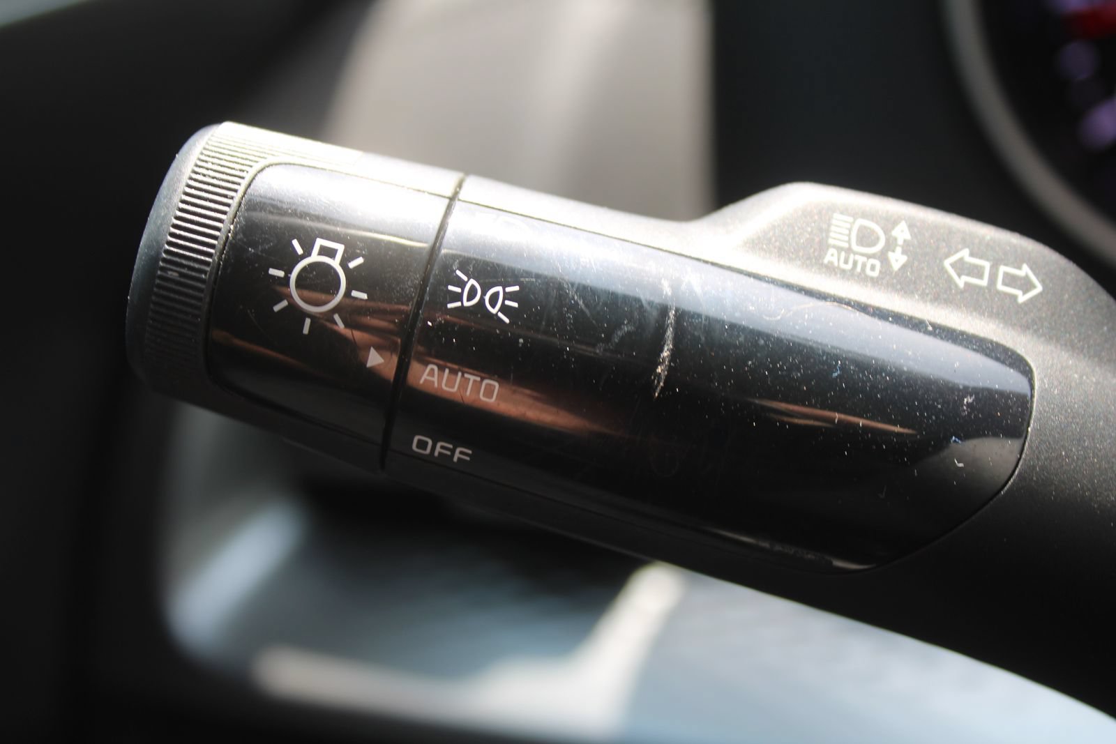 Used 2024 Kia Carnival LX FWD image 33