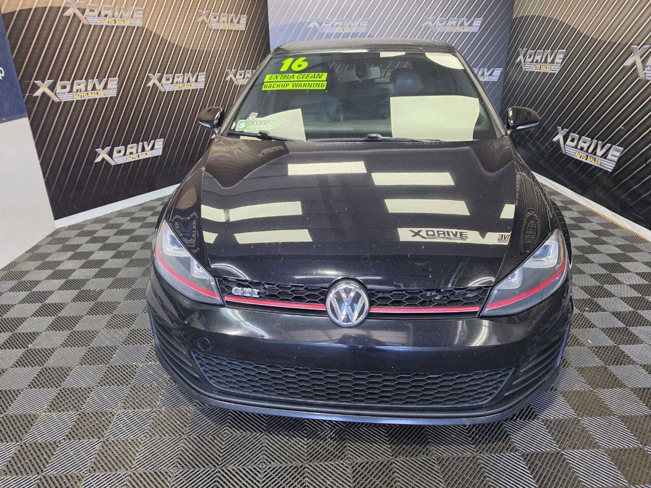Used 2016 Volkswagen GTI SE FWD image 3