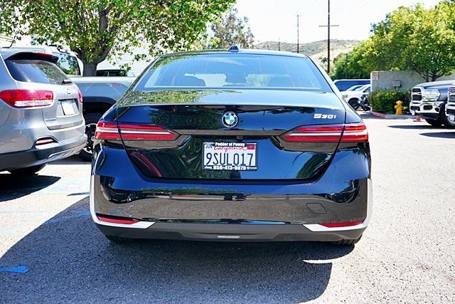 Used 2026 BMW 530i w/ Premium Package RWD image 10