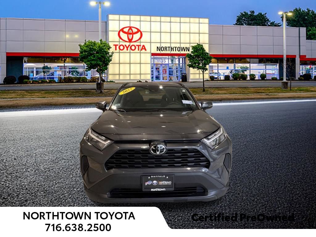 Used 2025 Toyota RAV4 XLE AWD/4WD image 3