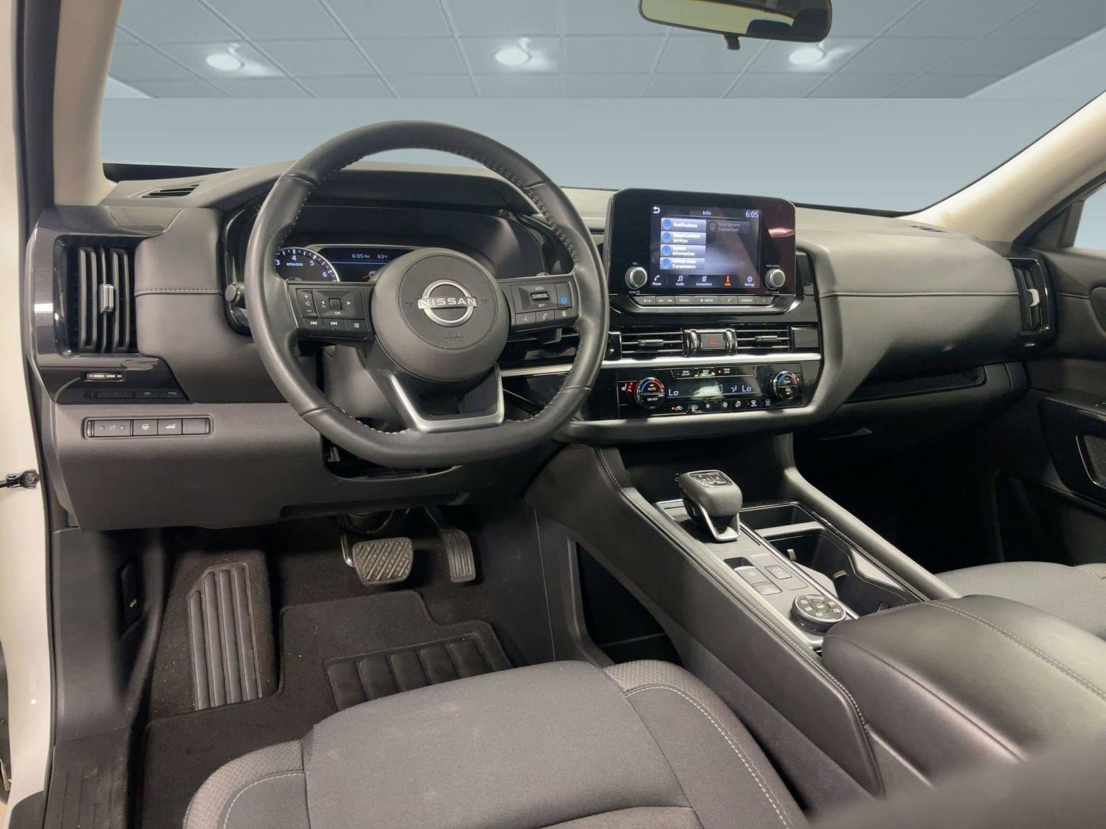 Used 2025 Nissan Pathfinder SV image 28