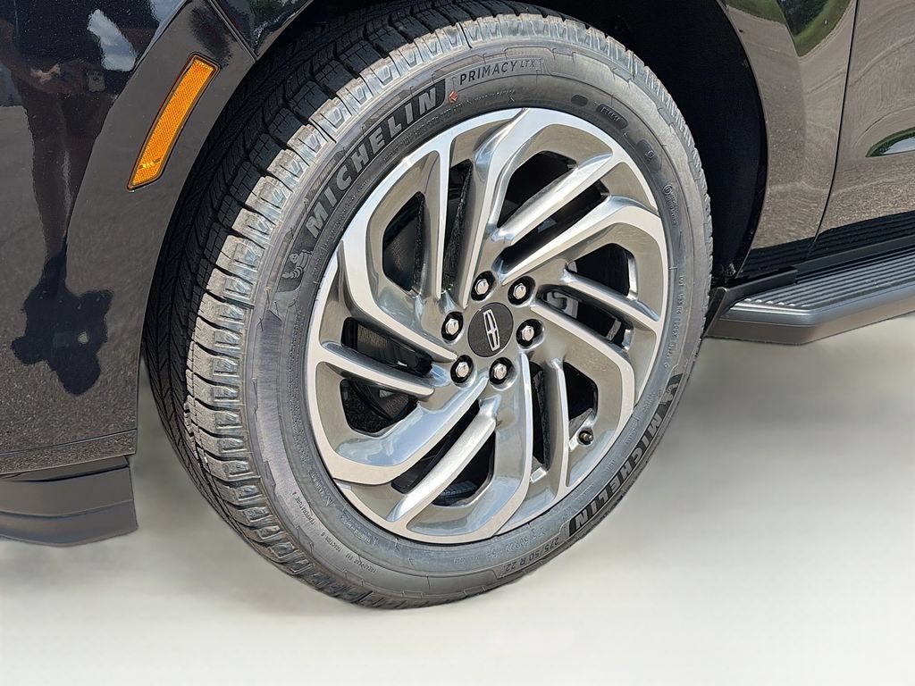 Used 2026 Lincoln Navigator Premiere AWD/4WD image 35