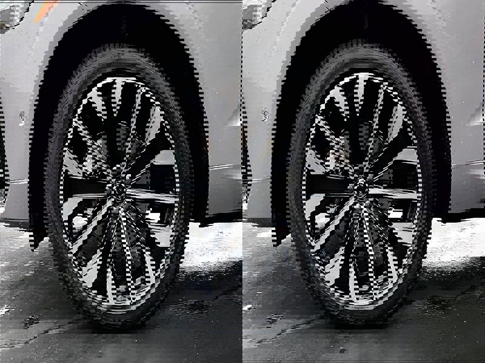 Used 2026 Volvo XC60 B5 Ultra w/ Climate Package image 12