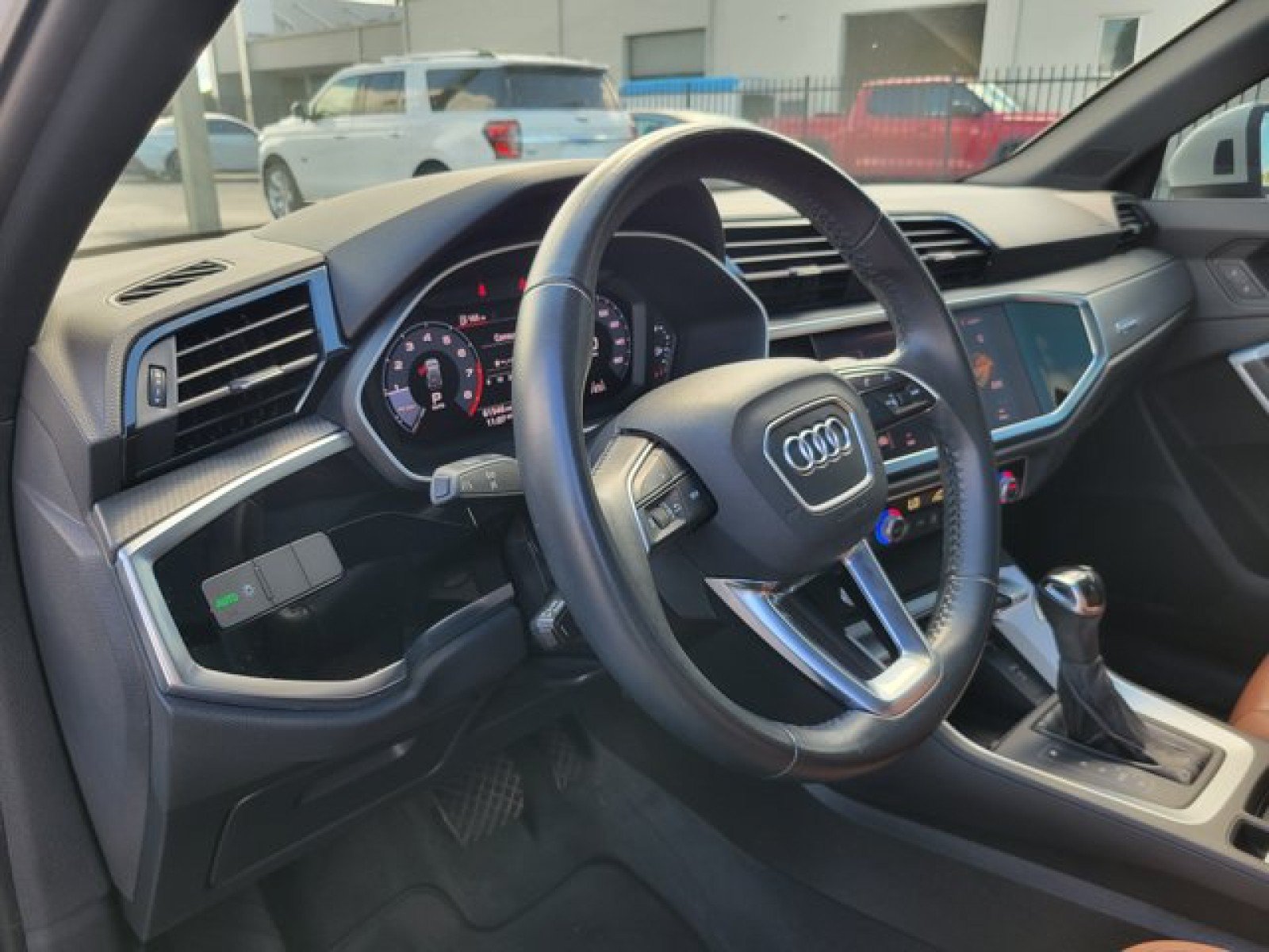 Used 2020 Audi Q3 2.0T Premium w/ Convenience Package AWD/4WD image 10