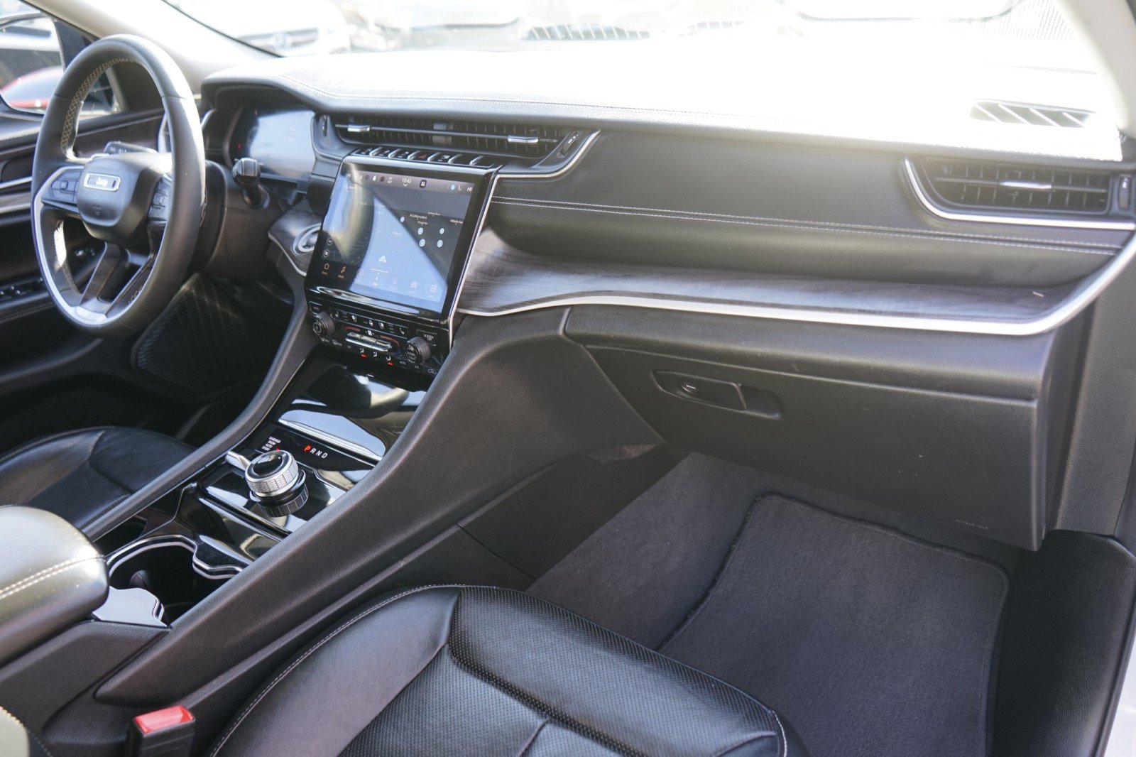 Used 2023 Jeep Grand Cherokee L Limited w/ Luxury Tech Group II image 19