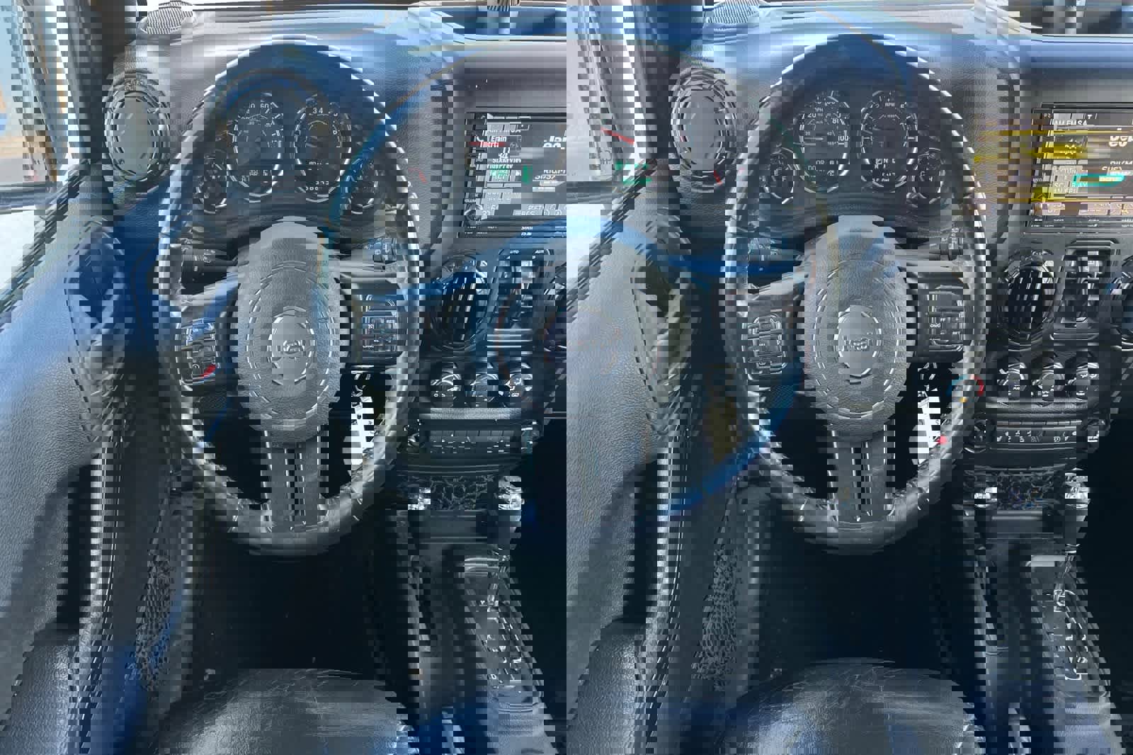 Used 2017 Jeep Wrangler Unlimited Sahara image 14