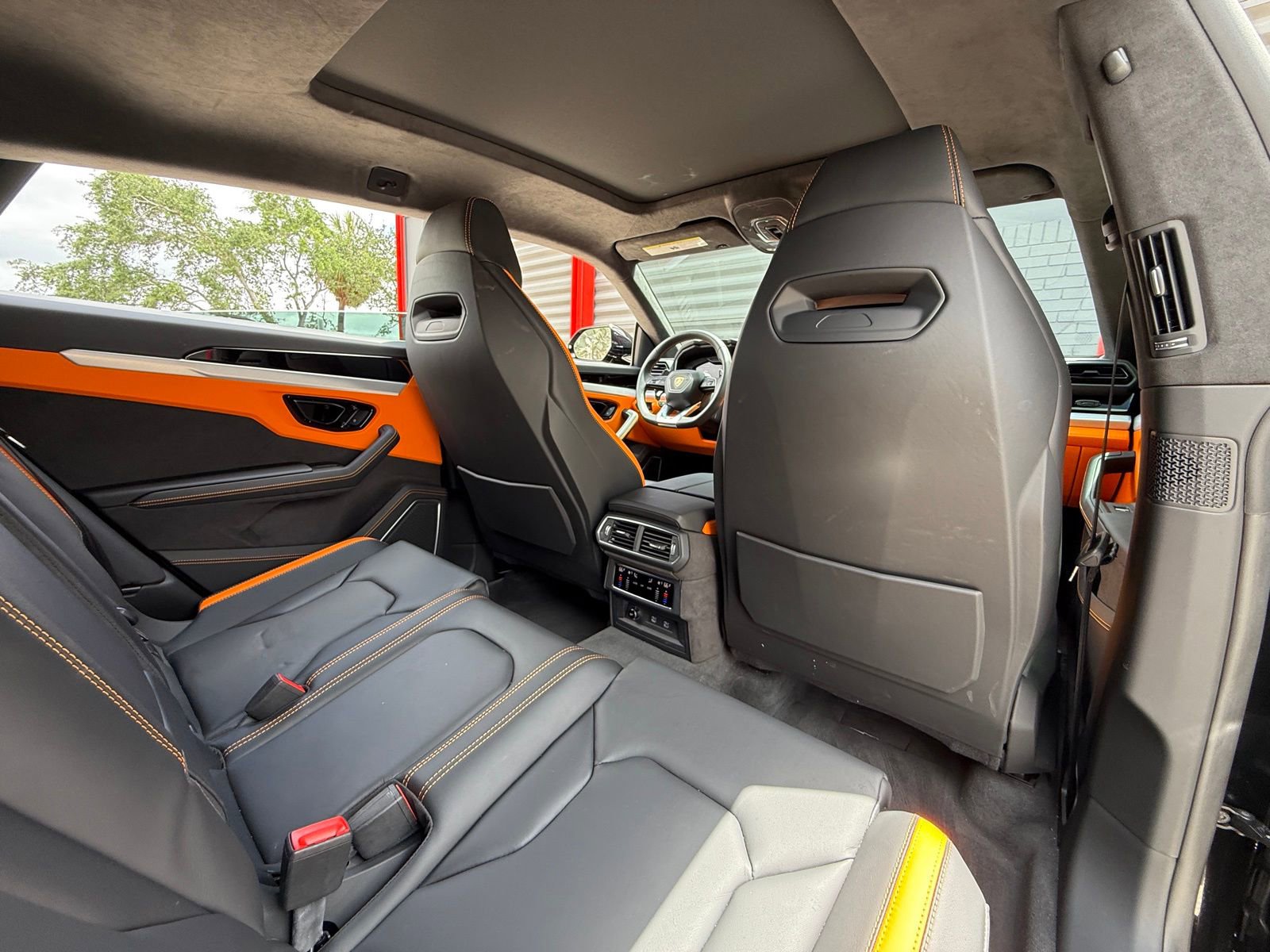 Used 2025 Lamborghini Urus SE image 20