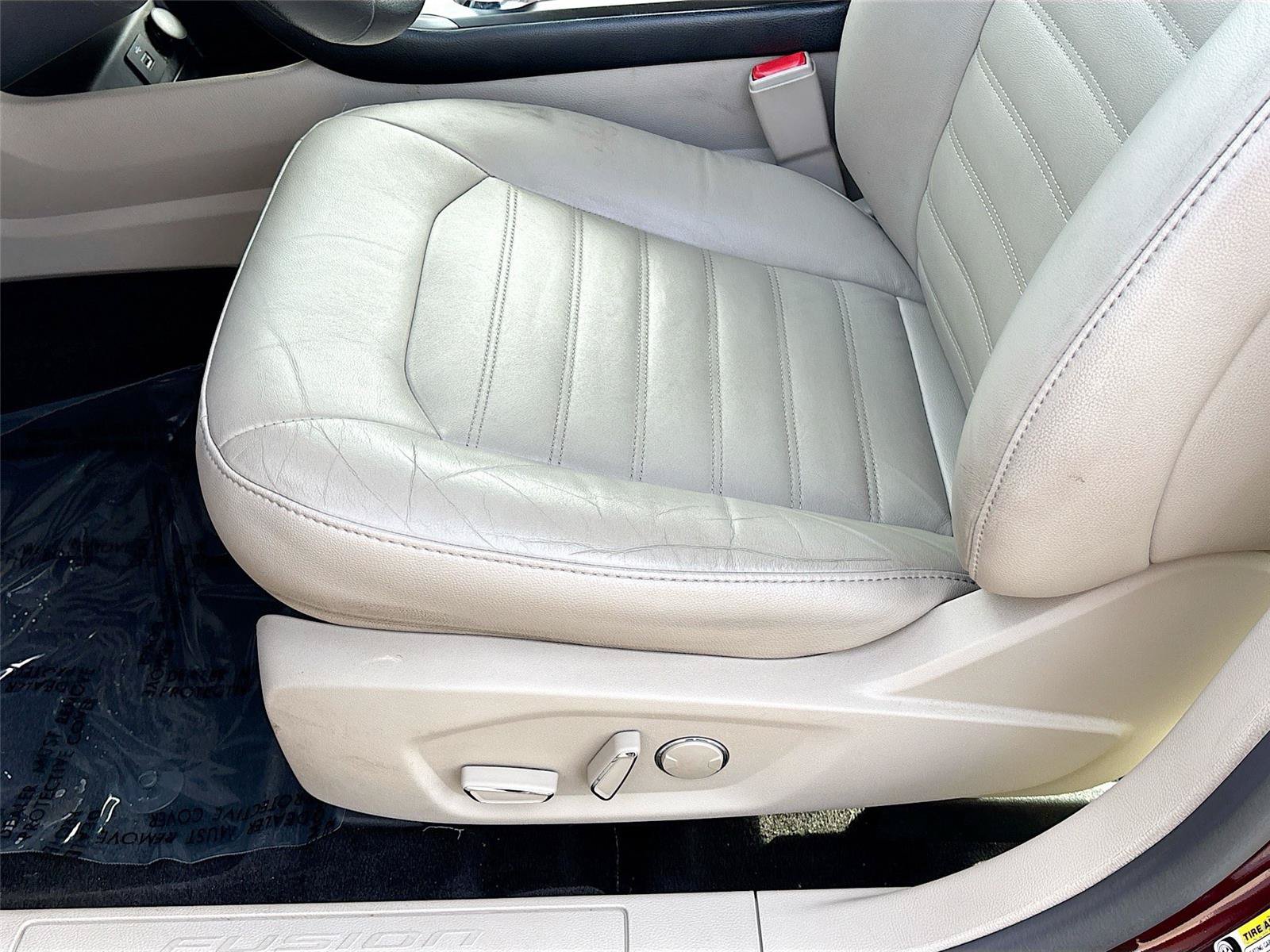 Used 2017 Ford Fusion SE FWD image 18