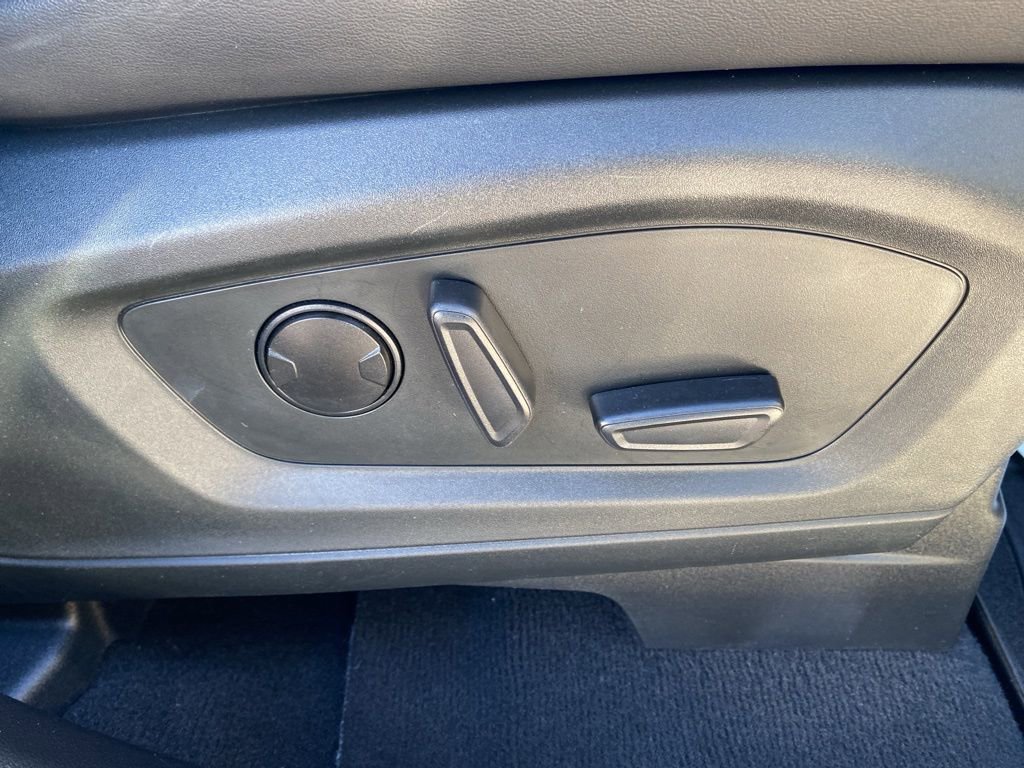 Used 2022 Ford Explorer XLT w/ Equipment Group 202A image 12