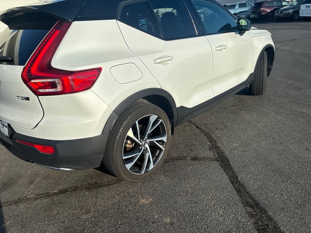 Used 2020 Volvo XC40 T5 R-Design w/ Protection Package AWD/4WD image 3