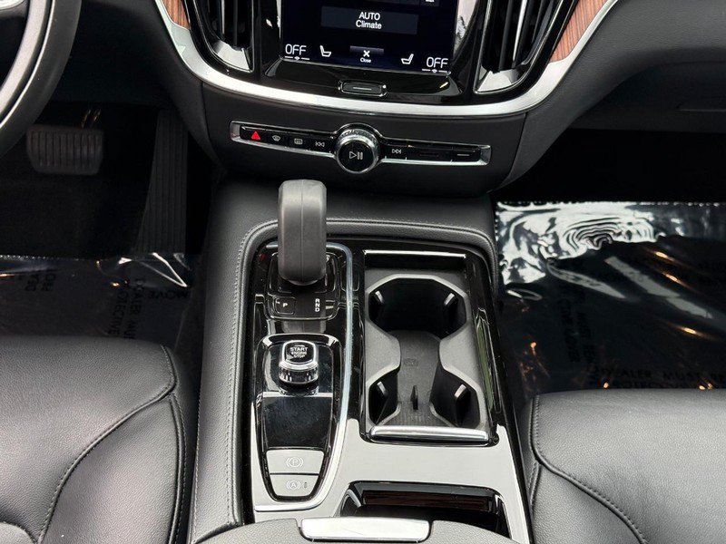 Certified 2022 Volvo S60 T8 R-Design Expression w/ Premium Package AWD/4WD image 15