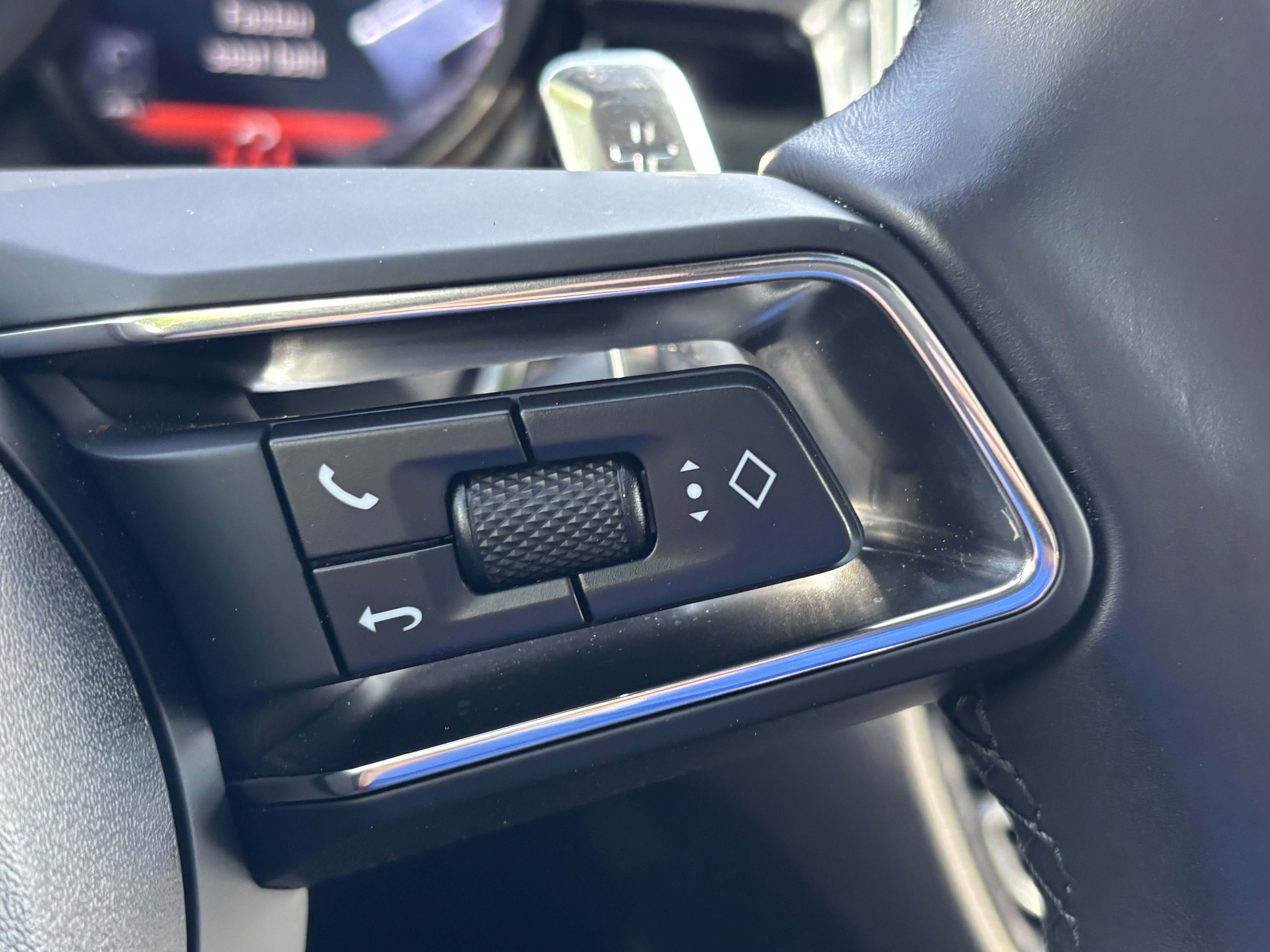 Used 2024 Porsche Macan image 22