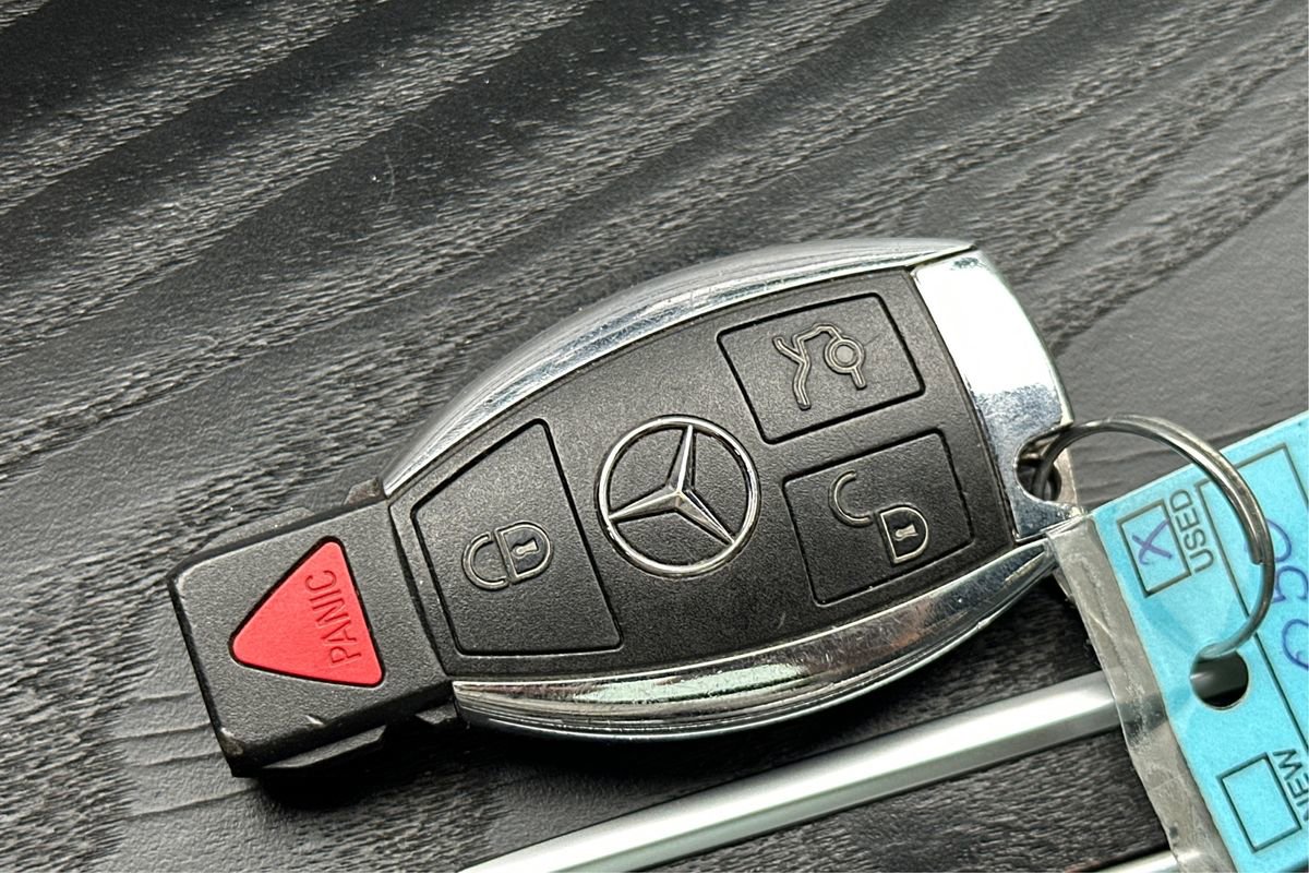 Used 2018 Mercedes-Benz GLC 300 w/ Premium Package image 39