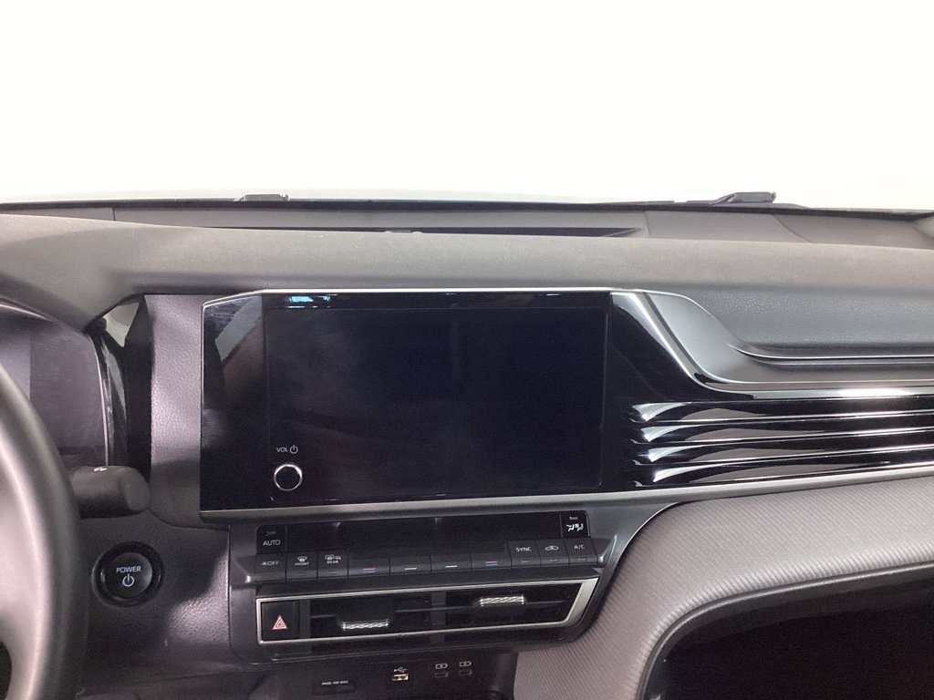 Used 2025 Toyota Camry SE w/ Convenience Package FWD image 18