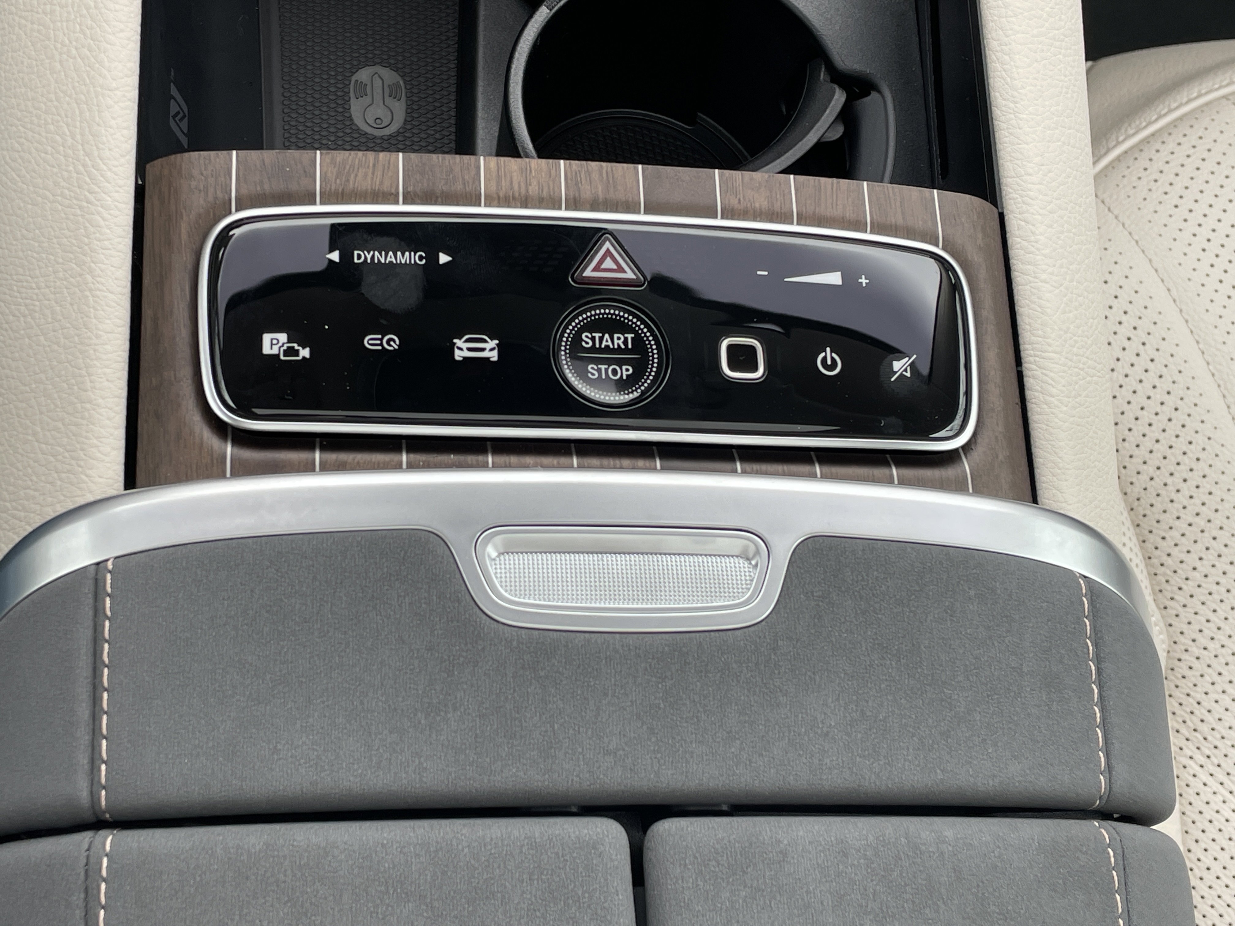 New 2026 Mercedes-Benz EQS 400 4MATIC SUV image 33