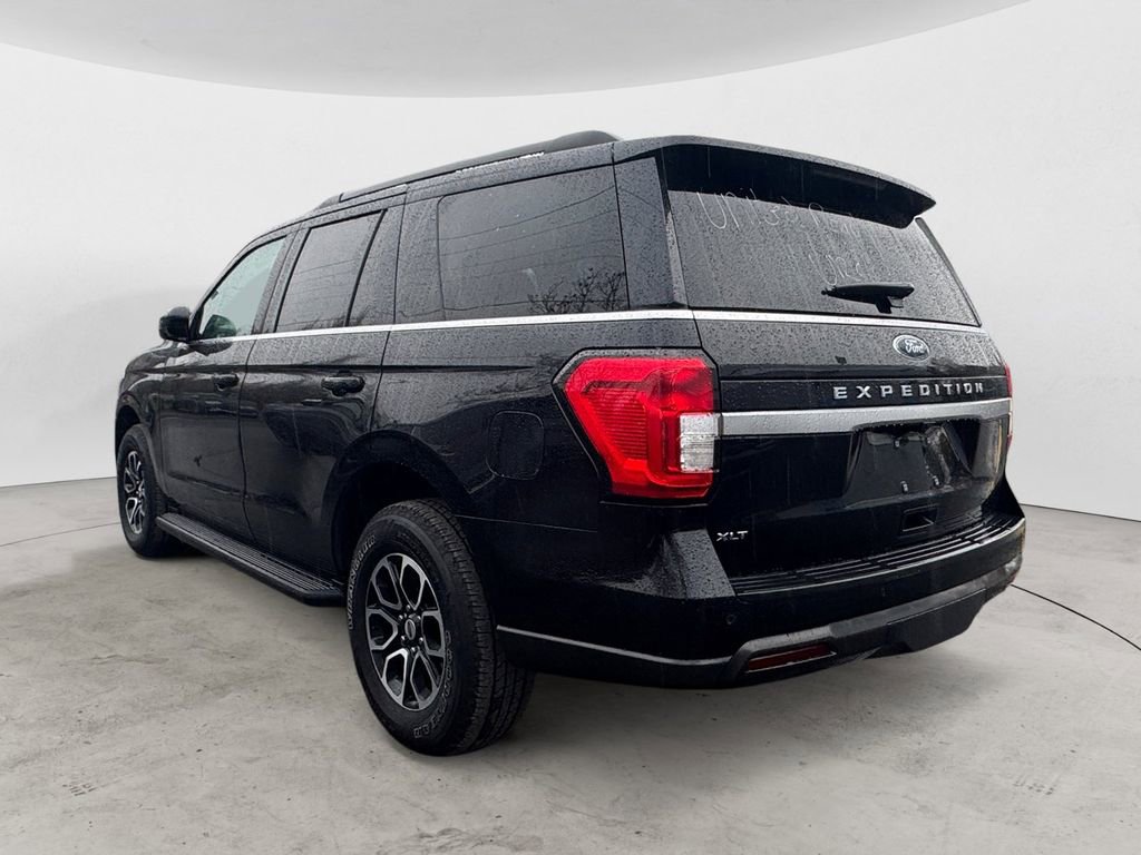 Used 2022 Ford Expedition XLT image 3